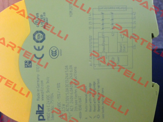 Mat. No. 751104 , Type: PNOZ s4 C 24VDC 3 n/o 1 n/c  Pilz